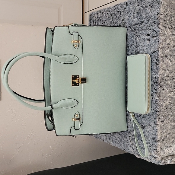 Deluxity Handbags - Sky blue Lg. Purse with wallet and 🔐 locket.